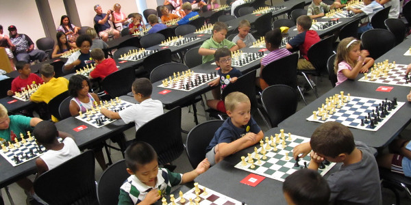 En la imagen un campeonato infantil de ajedrez