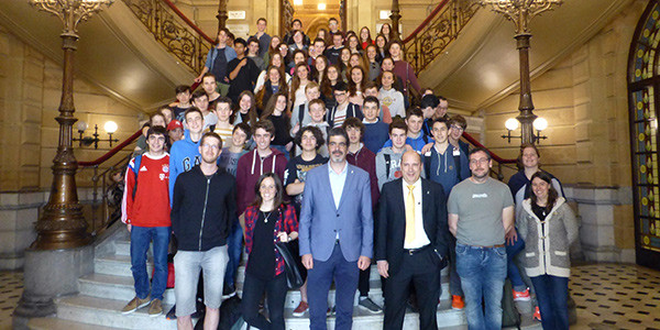 En la imagen el alcalde con nuestros alumnos y profesores de intercambio bretones