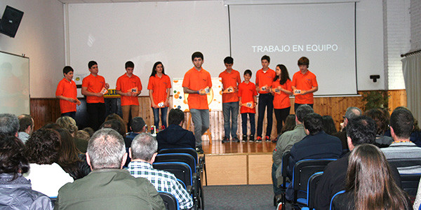 Overclock muestra su proyecto a familias y profesores